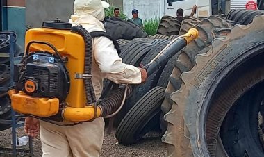 A Secretaria Municipal de Saúde, em conjunto com a equipe de Agentes de Combate a Endemias realizam ação no município